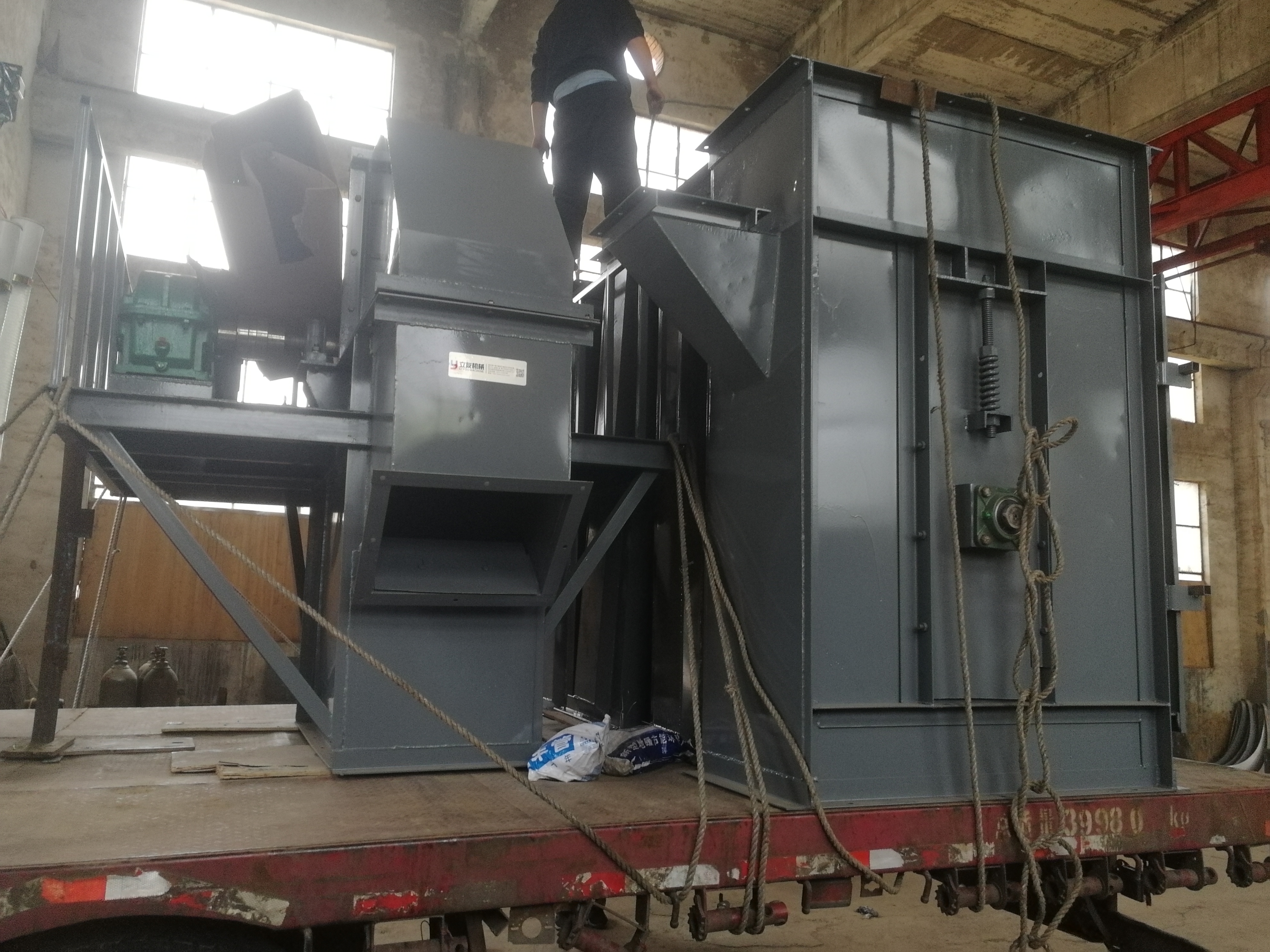 z型翻斗提升機相比其他提升機的優(yōu)勢在哪里？ (翻斗式提升機視頻)